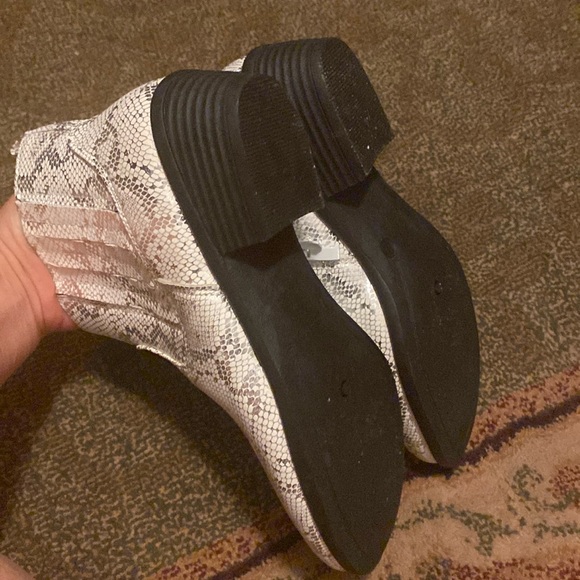 Ashley Blue metallic snake print boots edgy modern casual trendy sz 7 - Picture 6 of 8